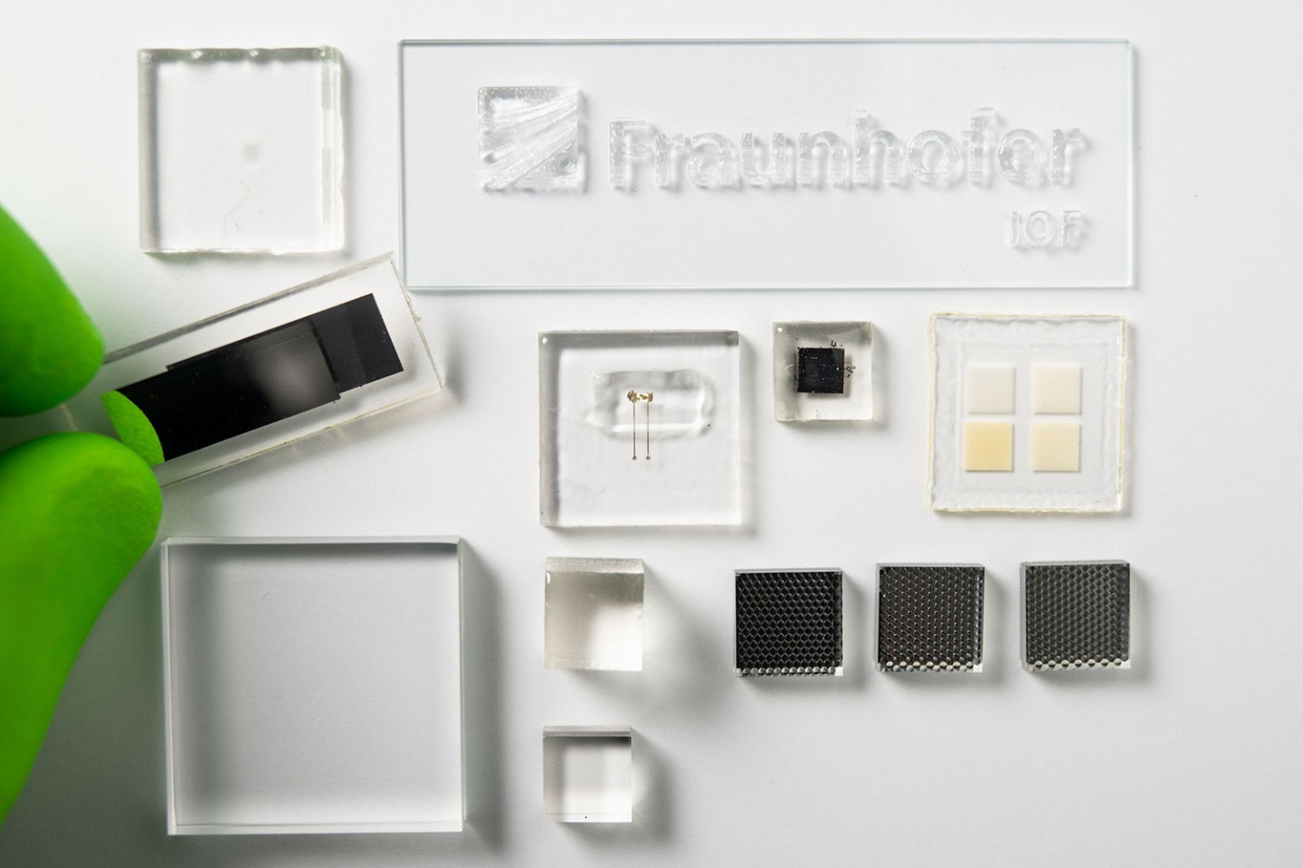 Components like these are used in the additive inkjet printing process, for example, for lab-on-a-chip systems.