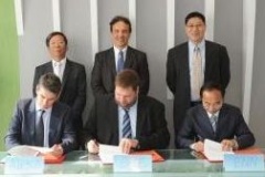 Airbus and EADS join Chinese venture to develop algae-based jet fuels, with demo flight planned for 2013 | EADS,ENN,China